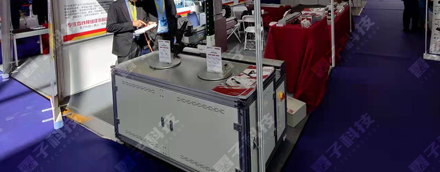 雷子科技展會上的五軸激光焊機